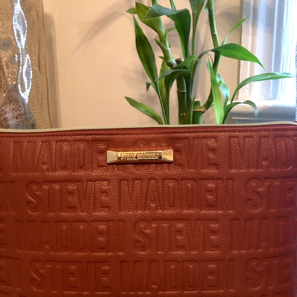 Steve Madden Oversized Clutch/Wristlet - Picture 2 of 4